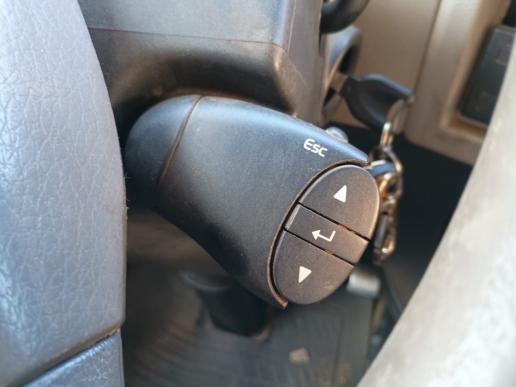 Caminhão VOLVO VM 270 Guincho Munck ANO 2013 de 1.000CAR Curitiba no Paraná