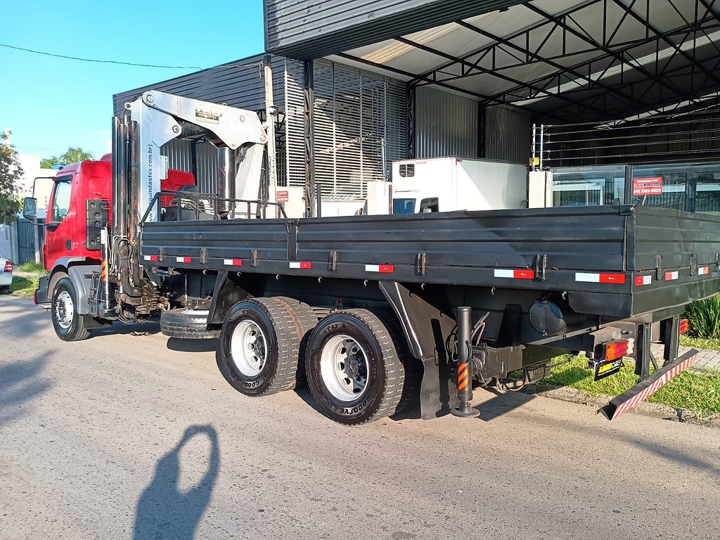 Caminhão VOLVO VM 270 Guincho Munck ANO 2013 de 1.000CAR Curitiba no Paraná