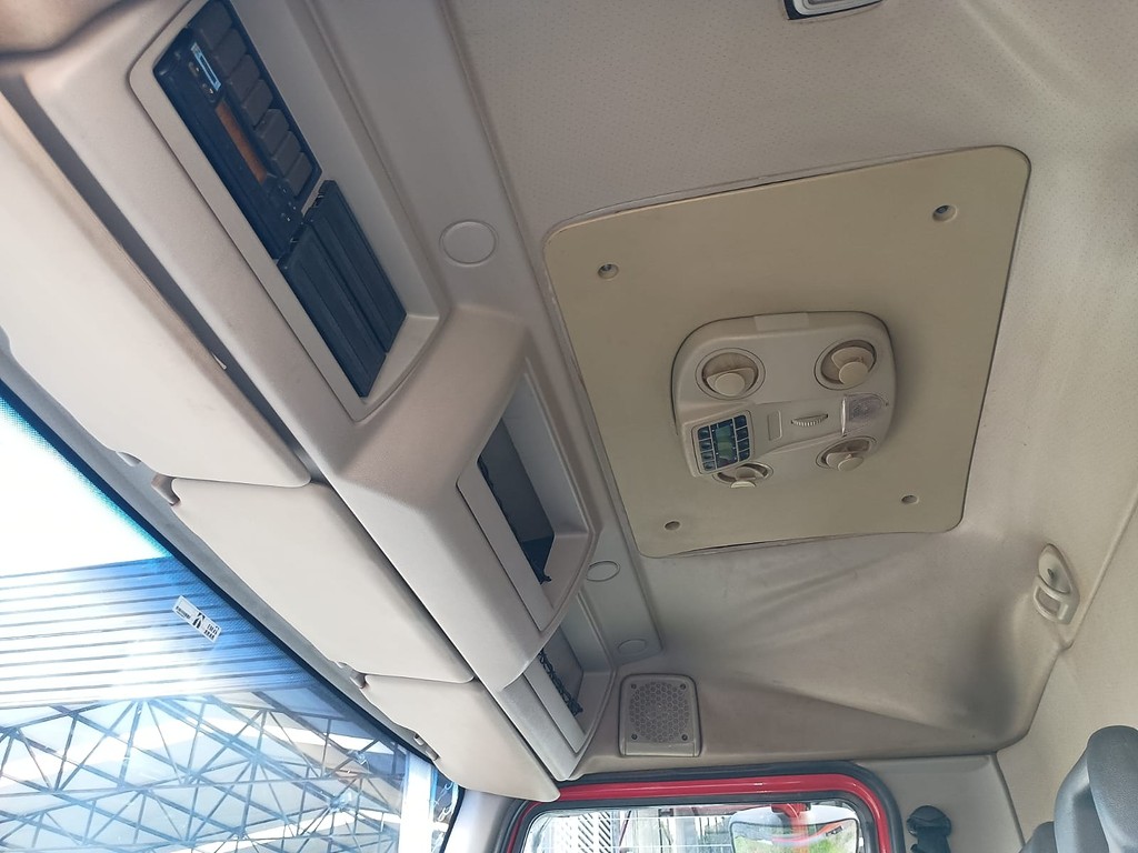 Caminhão VOLVO VM 270 Guincho Munck ANO 2013 de 1.000CAR Curitiba no Paraná