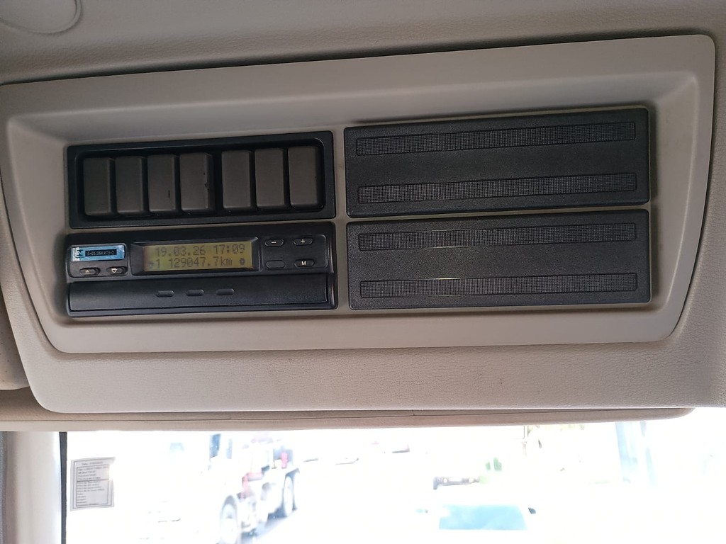 Caminhão VOLVO VM 270 Guincho Munck ANO 2013 de 1.000CAR Curitiba no Paraná