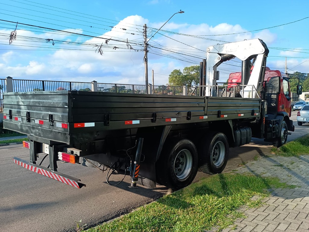 Caminhão VOLVO VM 270 Guincho Munck ANO 2013 de 1.000CAR Curitiba no Paraná
