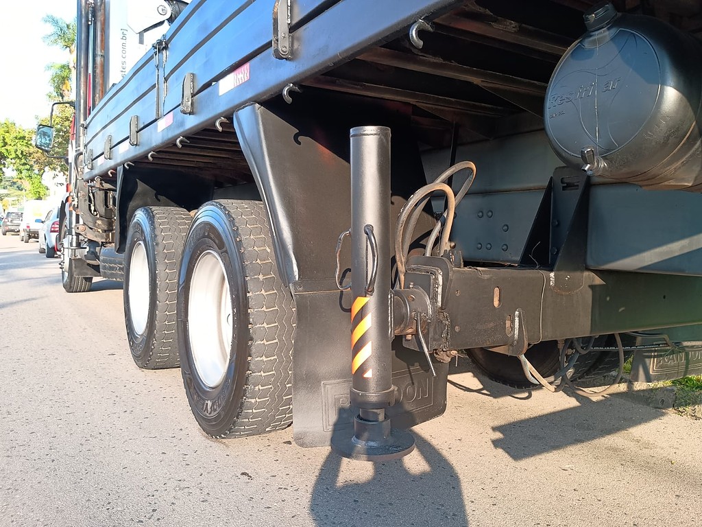 Caminhão VOLVO VM 270 Guincho Munck ANO 2013 de 1.000CAR Curitiba no Paraná