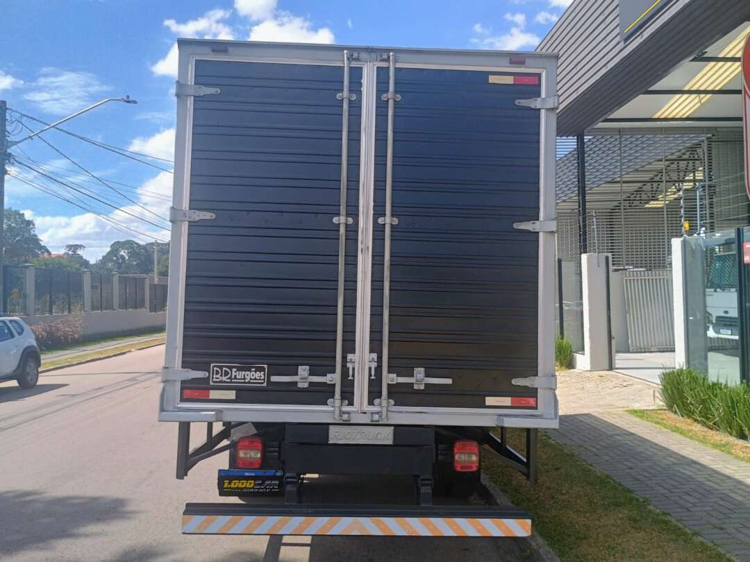 Caminhão VOLKSWAGEN VW 10160 Baú Furgão ANO 14 de 1.000CAR Curitiba no Paraná