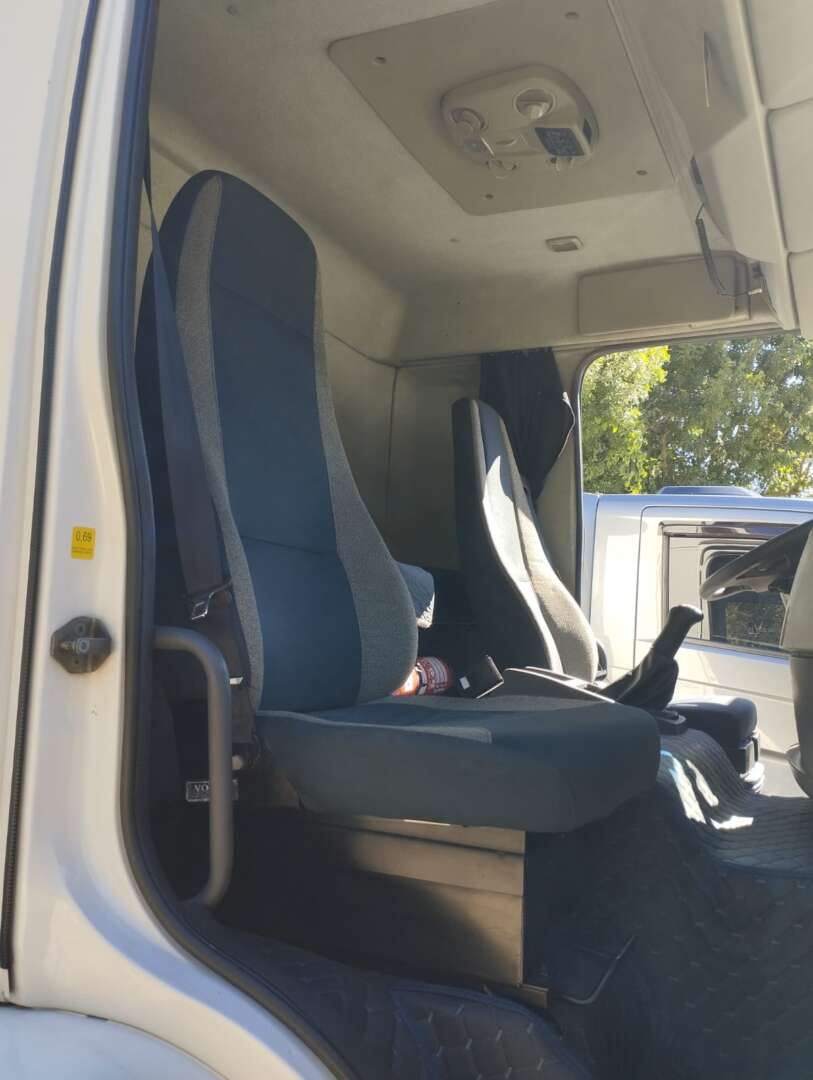 Caminhão VOLVO VM 220 Baú Térmico ANO 2015 de 1.000CAR Curitiba no Paraná