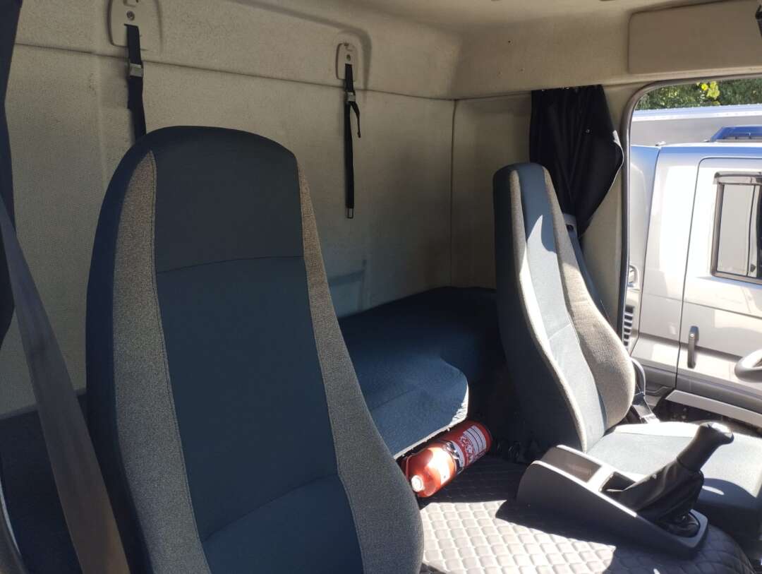 Caminhão VOLVO VM 220 Baú Térmico ANO 2015 de 1.000CAR Curitiba no Paraná