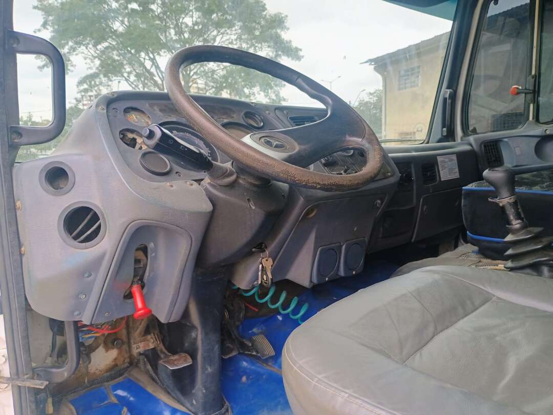 Caminhão MERCEDES BENZ MB 2423 Caçamba Basculante ANO 2005 de 1.000CAR Curitiba no Paraná