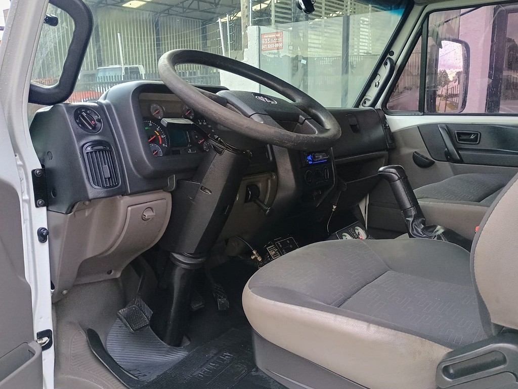 Caminhão VOLKSWAGEN VW 10160 Baú Refrigerado ANO 2016 de 1.000CAR Curitiba no Paraná