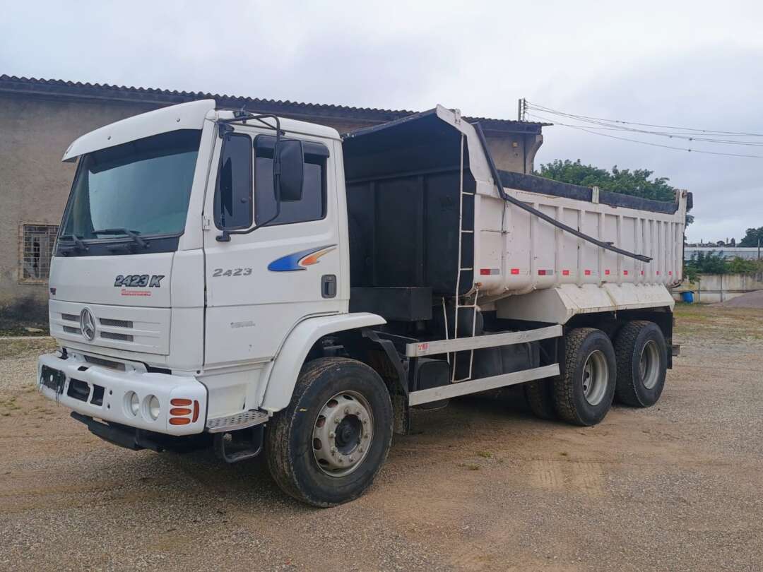 Caminhão MERCEDES BENZ MB 2423 Caçamba Basculante ANO 2005 de 1.000CAR Curitiba no Paraná