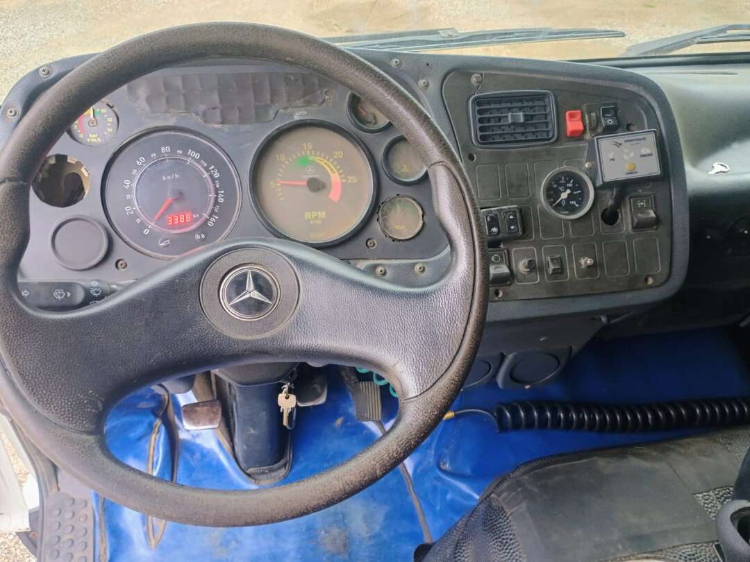 Caminhão MERCEDES BENZ MB 2423 Caçamba Basculante ANO 2005 de 1.000CAR Curitiba no Paraná