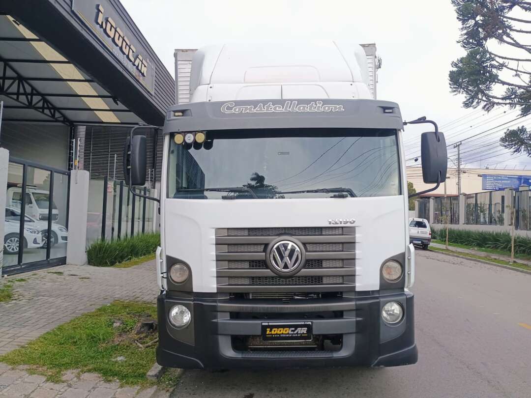 Caminhão VOLKSWAGEN VW 13190 Baú Furgão ANO 2014 de 1.000CAR Curitiba no Paraná