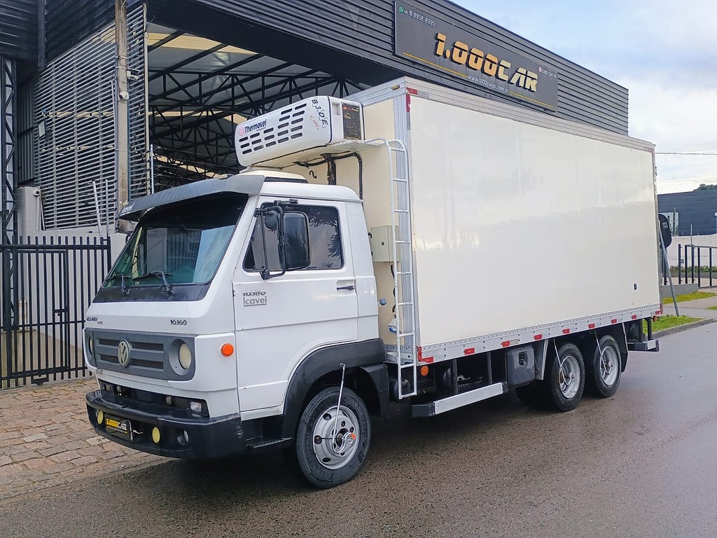 Caminhão VOLKSWAGEN VW 10160 Baú Refrigerado ANO 2016 de 1.000CAR Curitiba no Paraná