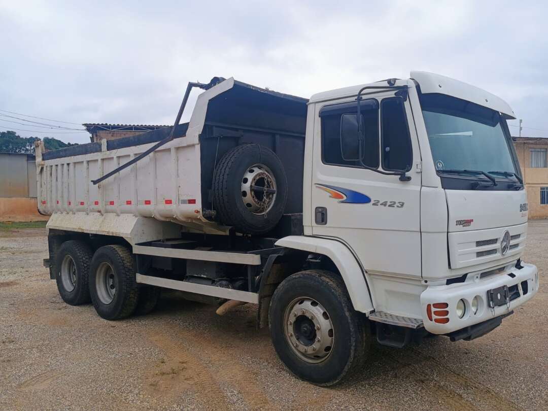 Caminhão MERCEDES BENZ MB 2423 Caçamba Basculante ANO 2005 de 1.000CAR Curitiba no Paraná