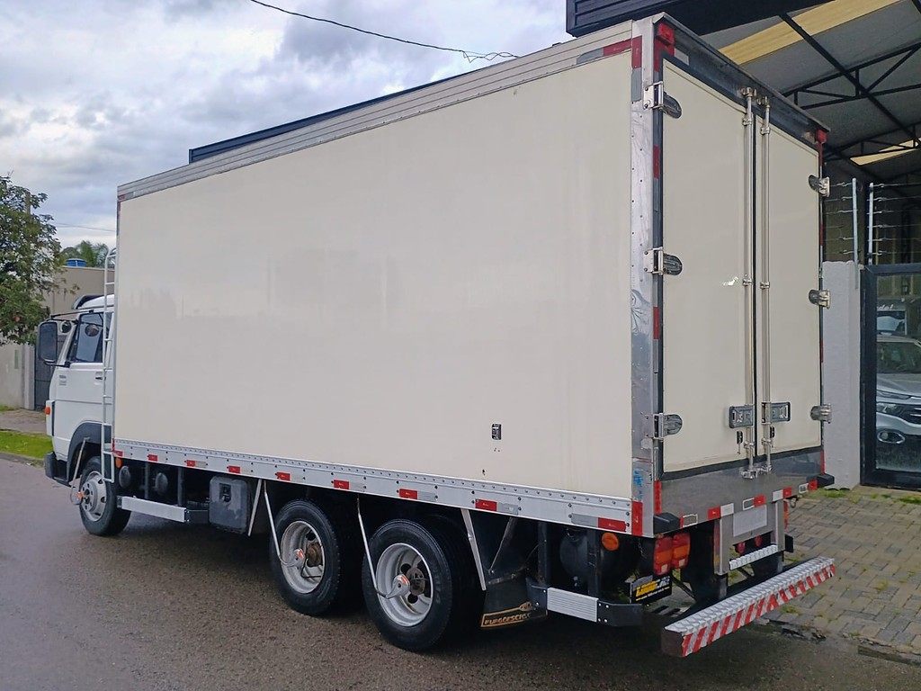 Caminhão VOLKSWAGEN VW 10160 Baú Refrigerado ANO 2016 de 1.000CAR Curitiba no Paraná