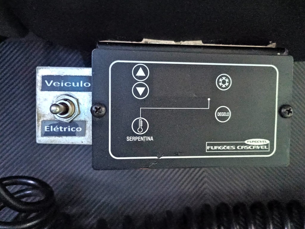 Caminhão VOLKSWAGEN VW 10160 Baú Refrigerado ANO 2016 de 1.000CAR Curitiba no Paraná