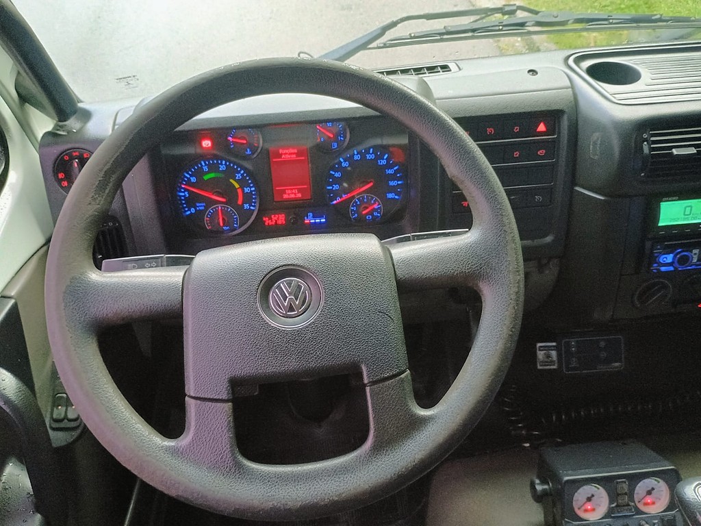 Caminhão VOLKSWAGEN VW 10160 Baú Refrigerado ANO 2016 de 1.000CAR Curitiba no Paraná