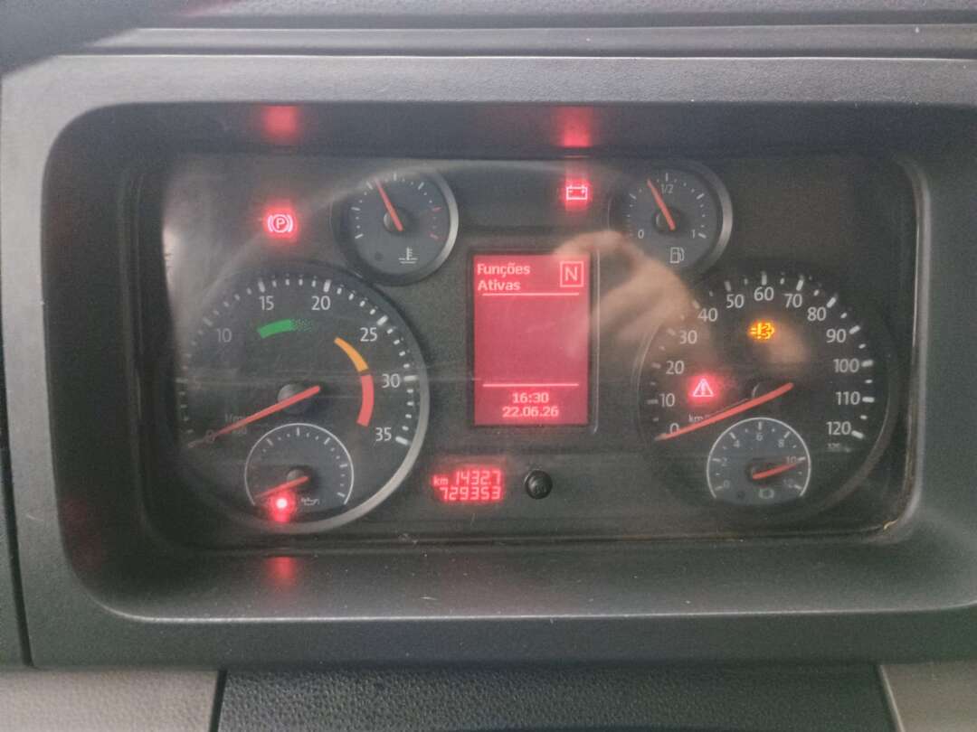 Caminhão VOLKSWAGEN VW 13190 Baú Furgão ANO 2014 de 1.000CAR Curitiba no Paraná
