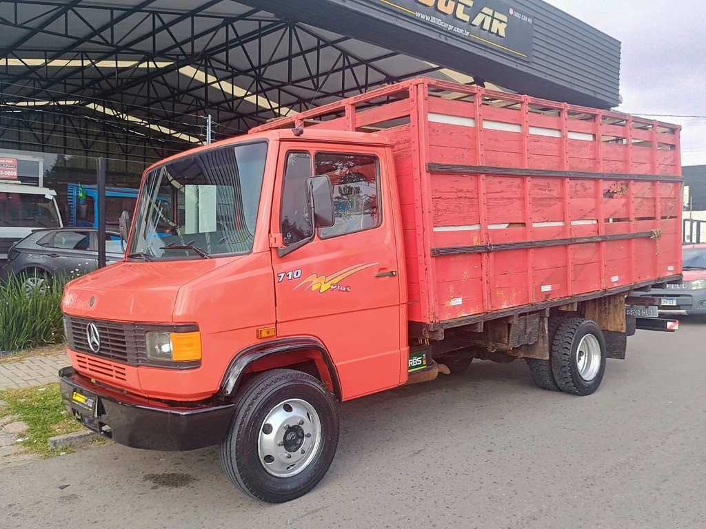 Caminhão MERCEDES BENZ MB 710 Boiadeiro ANO 2000 de 1.000CAR Curitiba no Paraná