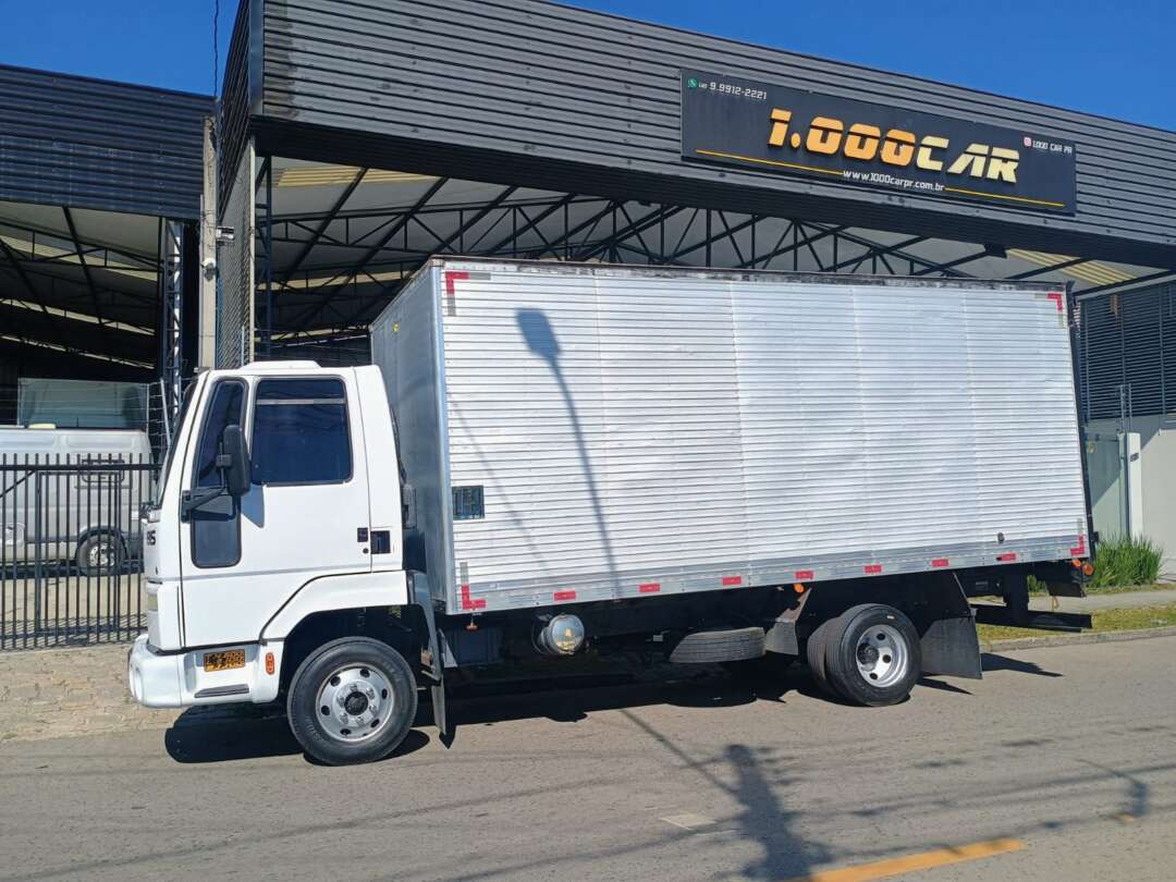 Caminhão FORD CARGO 815 Baú Furgão ANO 2002 de 1.000CAR Curitiba no Paraná