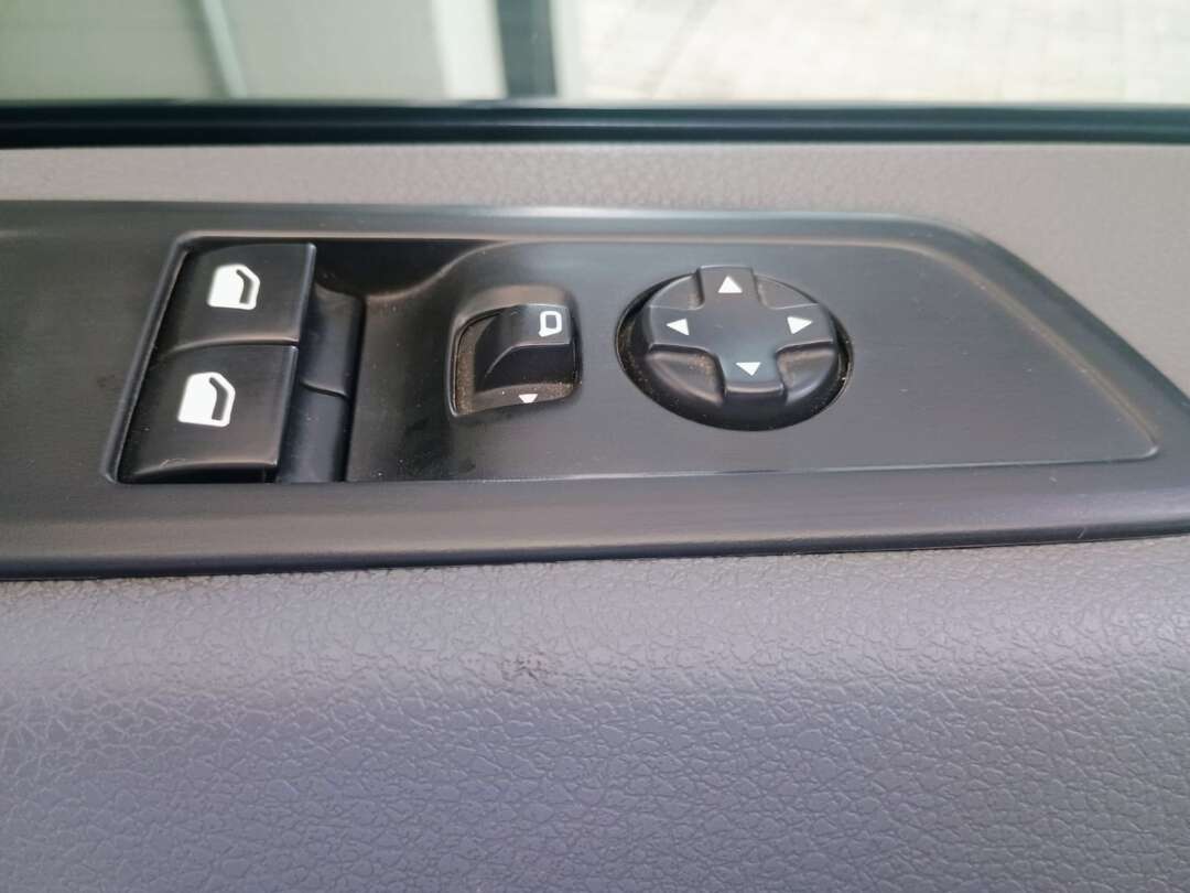 Caminhão ·UTILITÁRIO CITROEN JUMPY FURGÃO 1.6 Baú Furgão ANO 2022 de 1.000CAR Curitiba no Paraná