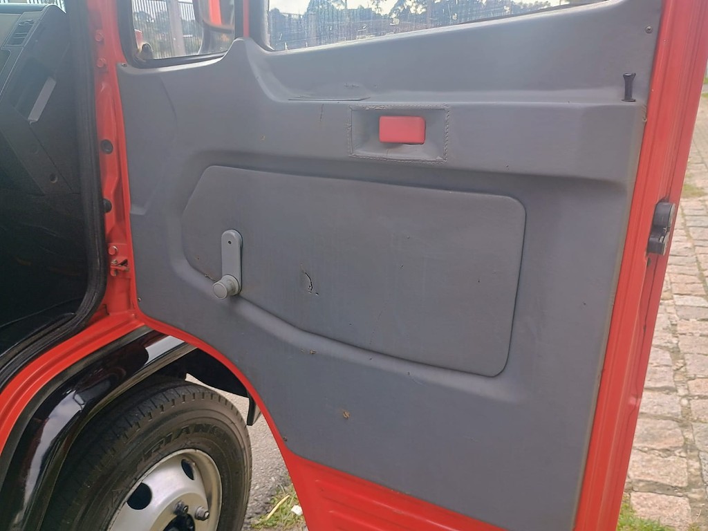 Caminhão MERCEDES BENZ MB 710 Boiadeiro ANO 2000 de 1.000CAR Curitiba no Paraná