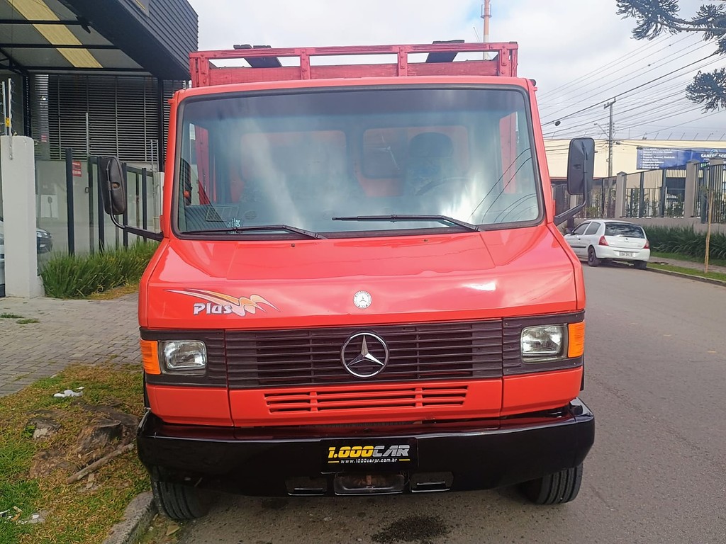 Caminhão MERCEDES BENZ MB 710 Boiadeiro ANO 2000 de 1.000CAR Curitiba no Paraná