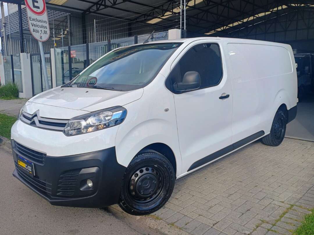 Caminhão ·UTILITÁRIO CITROEN JUMPY FURGÃO 1.6 Baú Furgão ANO 2022 de 1.000CAR Curitiba no Paraná