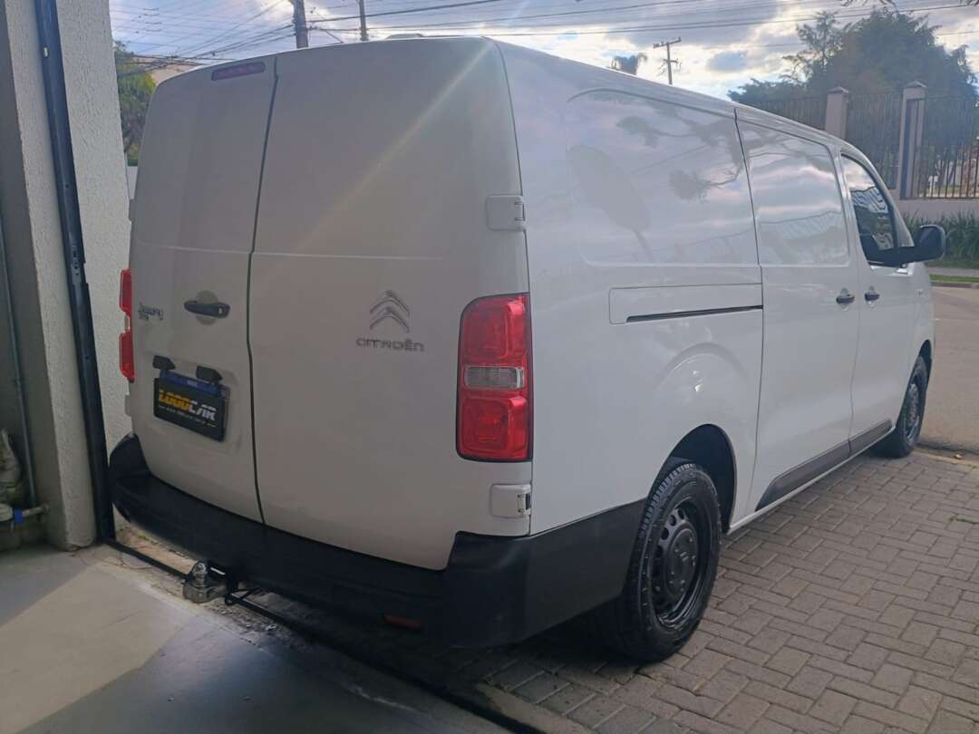 Caminhão ·UTILITÁRIO CITROEN JUMPY FURGÃO 1.6 Baú Furgão ANO 2022 de 1.000CAR Curitiba no Paraná