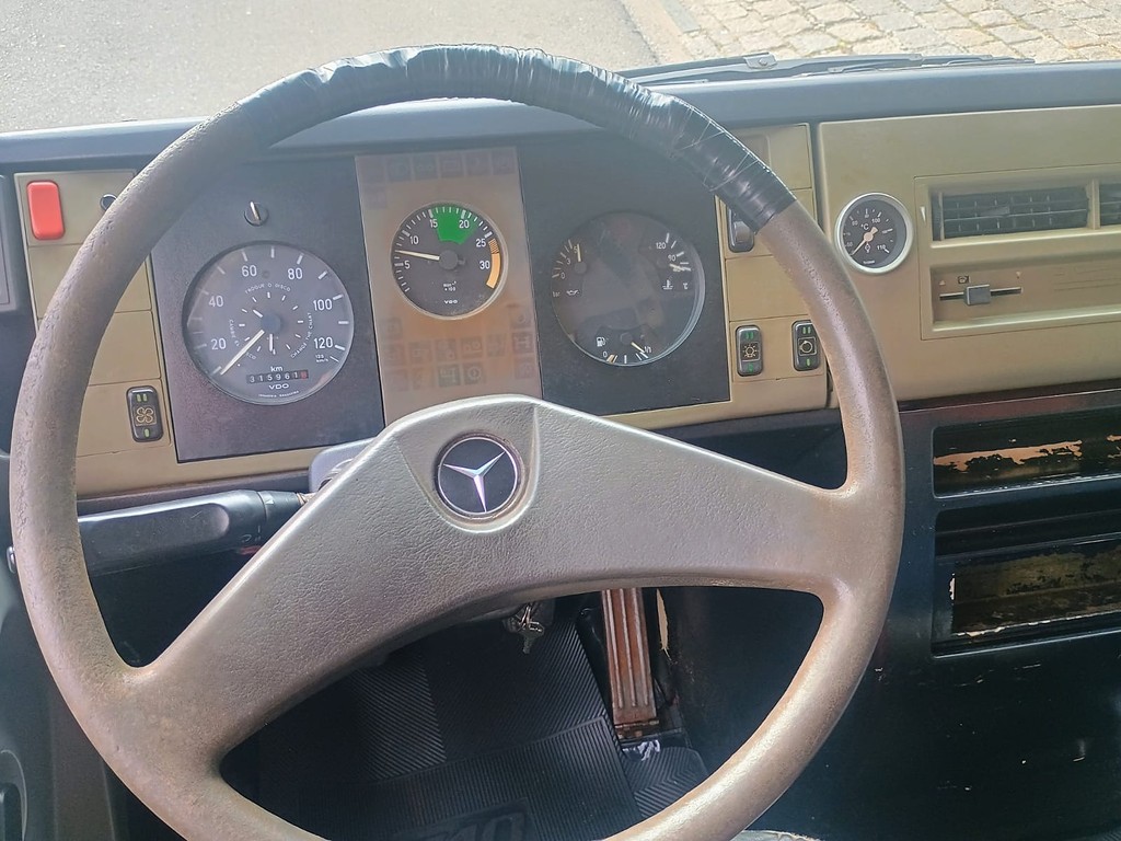 Caminhão MERCEDES BENZ MB 710 Boiadeiro ANO 2000 de 1.000CAR Curitiba no Paraná
