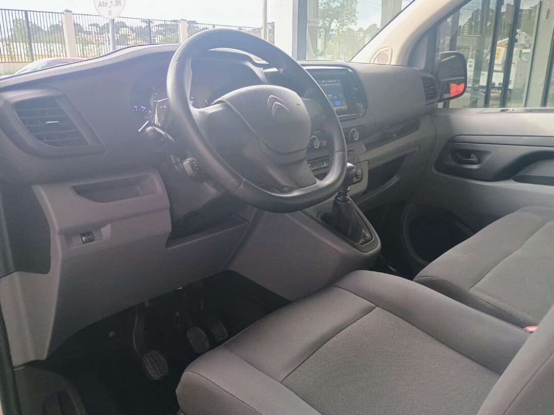 Caminhão ·UTILITÁRIO CITROEN JUMPY FURGÃO 1.6 Baú Furgão ANO 2022 de 1.000CAR Curitiba no Paraná