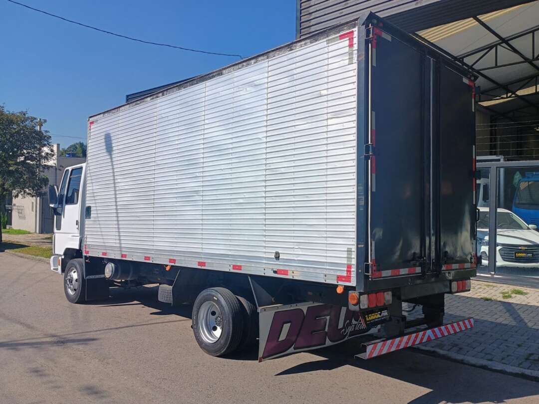 Caminhão FORD CARGO 815 Baú Furgão ANO 2002 de 1.000CAR Curitiba no Paraná