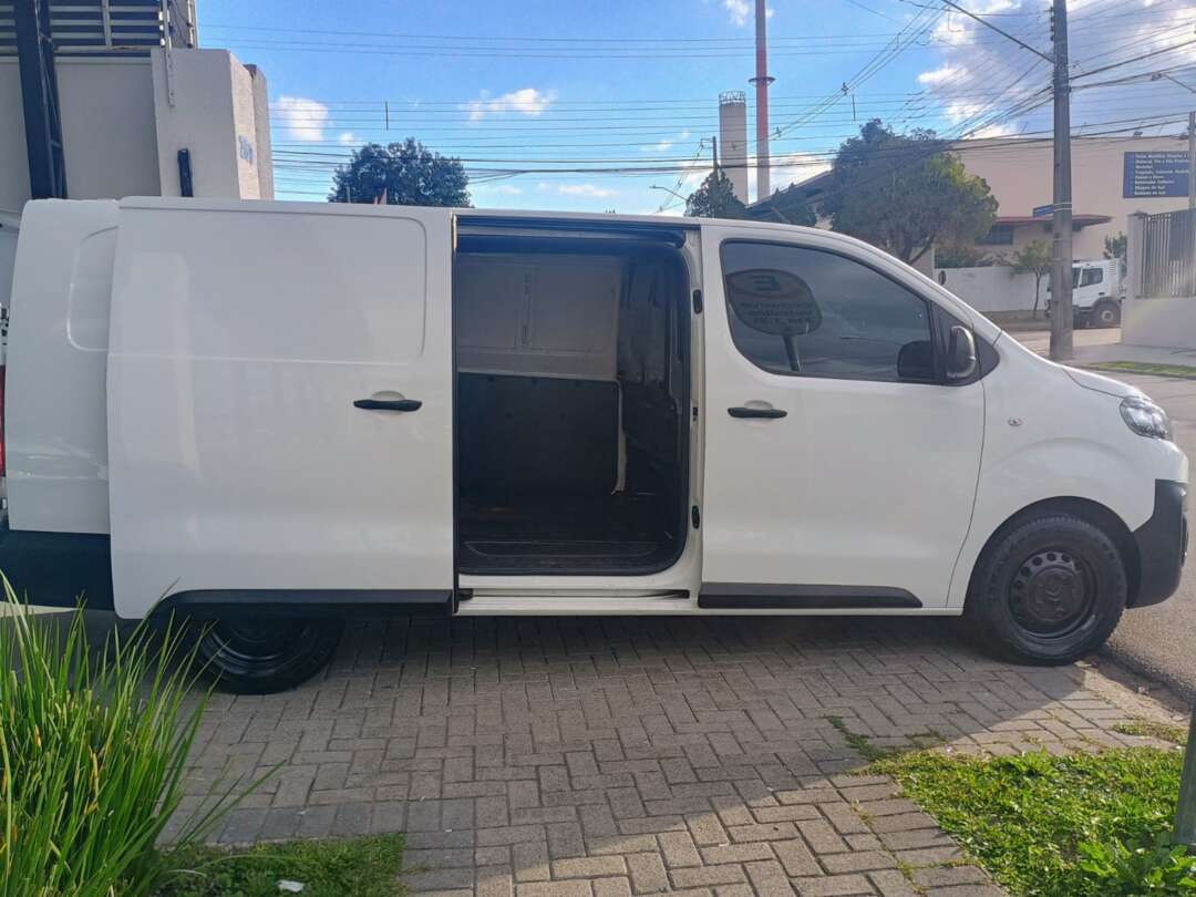 Caminhão ·UTILITÁRIO CITROEN JUMPY FURGÃO 1.6 Baú Furgão ANO 2022 de 1.000CAR Curitiba no Paraná