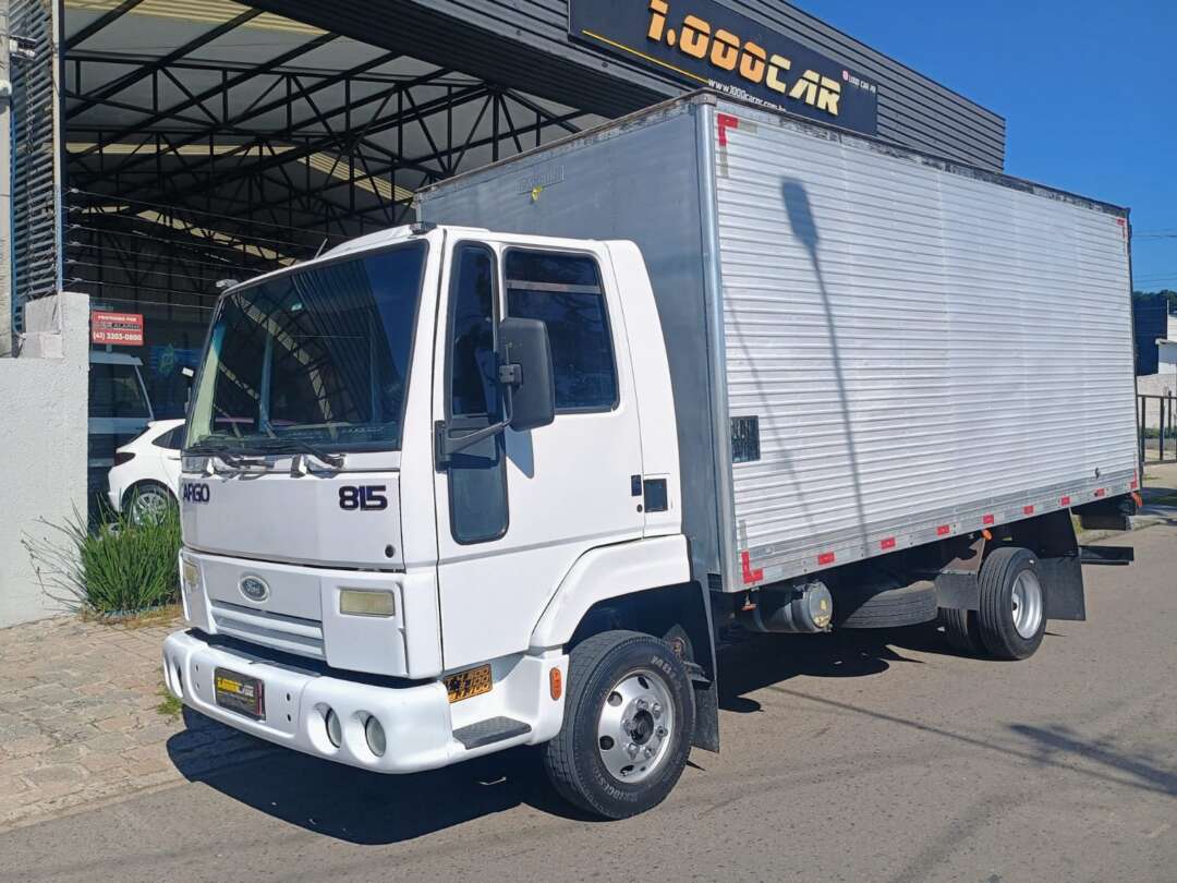 Caminhão FORD CARGO 815 Baú Furgão ANO 2002 de 1.000CAR Curitiba no Paraná
