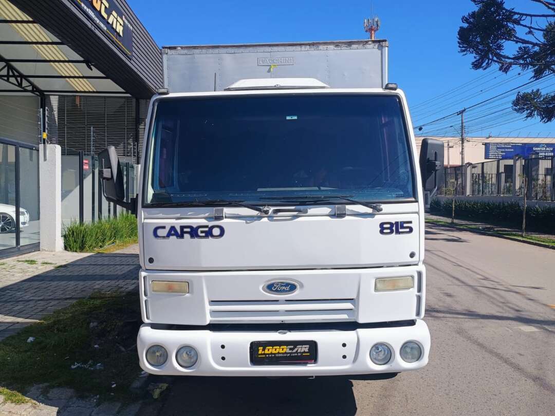 Caminhão FORD CARGO 815 Baú Furgão ANO 2002 de 1.000CAR Curitiba no Paraná