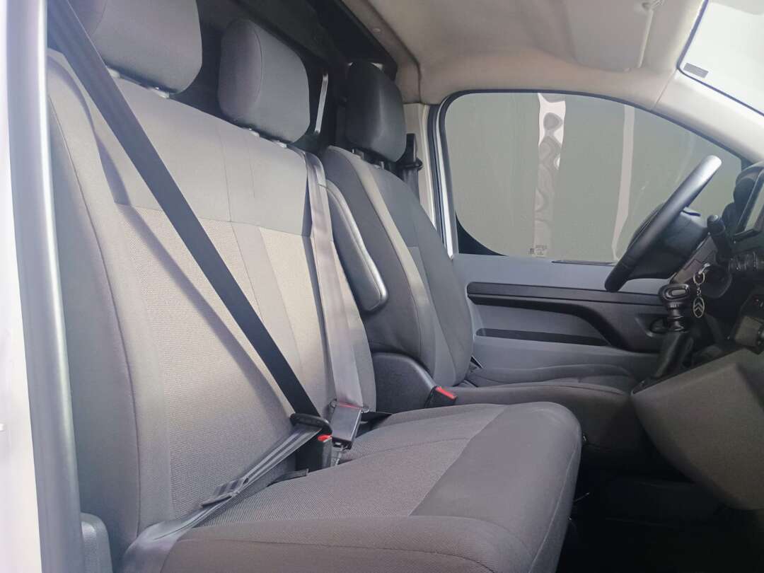 Caminhão ·UTILITÁRIO CITROEN JUMPY FURGÃO 1.6 Baú Furgão ANO 2022 de 1.000CAR Curitiba no Paraná