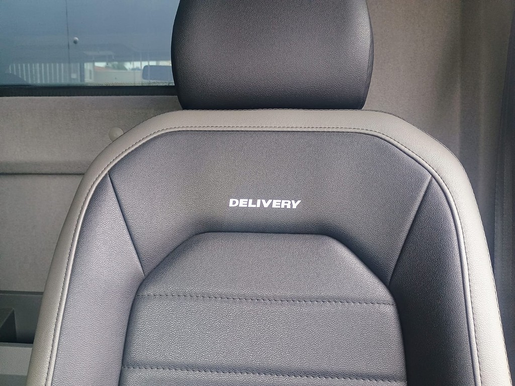 Caminhão VOLKSWAGEN DELIVERY EXPRESS Baú Furgão ANO 2023 de 1.000CAR Curitiba no Paraná