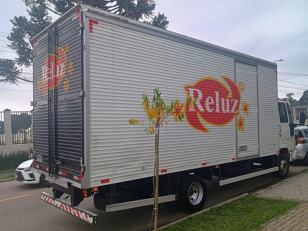 Caminhão FORD CARGO 815 Baú Furgão ANO 2009 de 1.000CAR Curitiba no Paraná