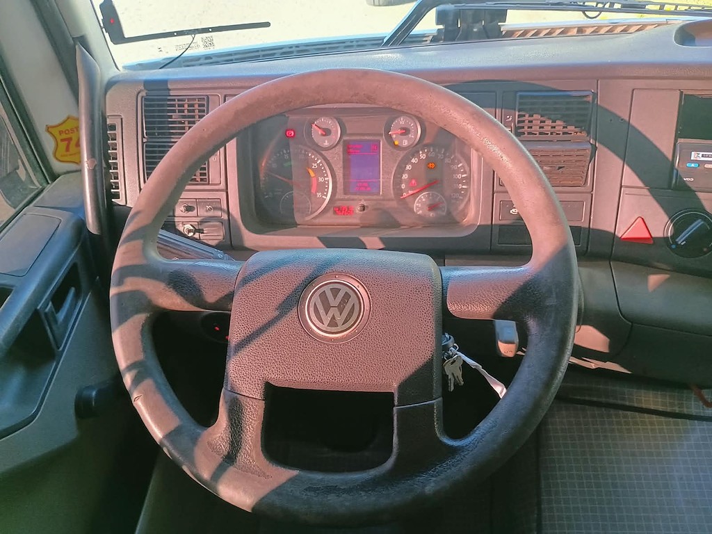 Caminhão VOLKSWAGEN VW 13190 Baú Furgão ANO 2013 de 1.000CAR Curitiba no Paraná