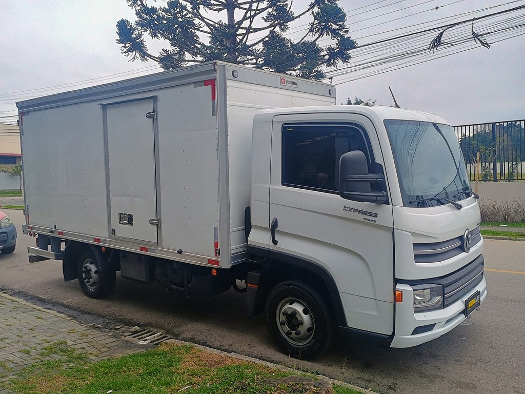Caminhão VOLKSWAGEN DELIVERY EXPRESS Baú Furgão ANO 2023 de 1.000CAR Curitiba no Paraná