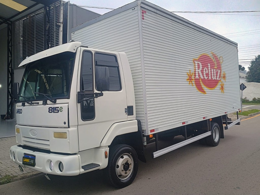 Caminhão FORD CARGO 815 Baú Furgão ANO 2009 de 1.000CAR Curitiba no Paraná