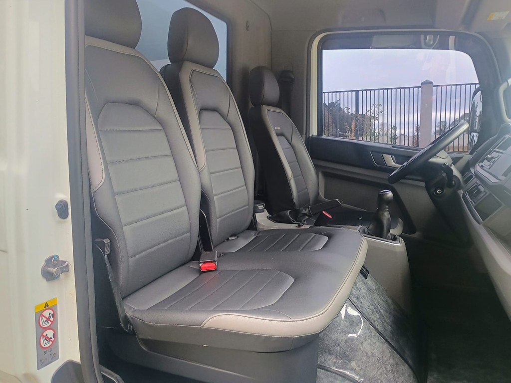 Caminhão VOLKSWAGEN DELIVERY EXPRESS Baú Furgão ANO 2023 de 1.000CAR Curitiba no Paraná