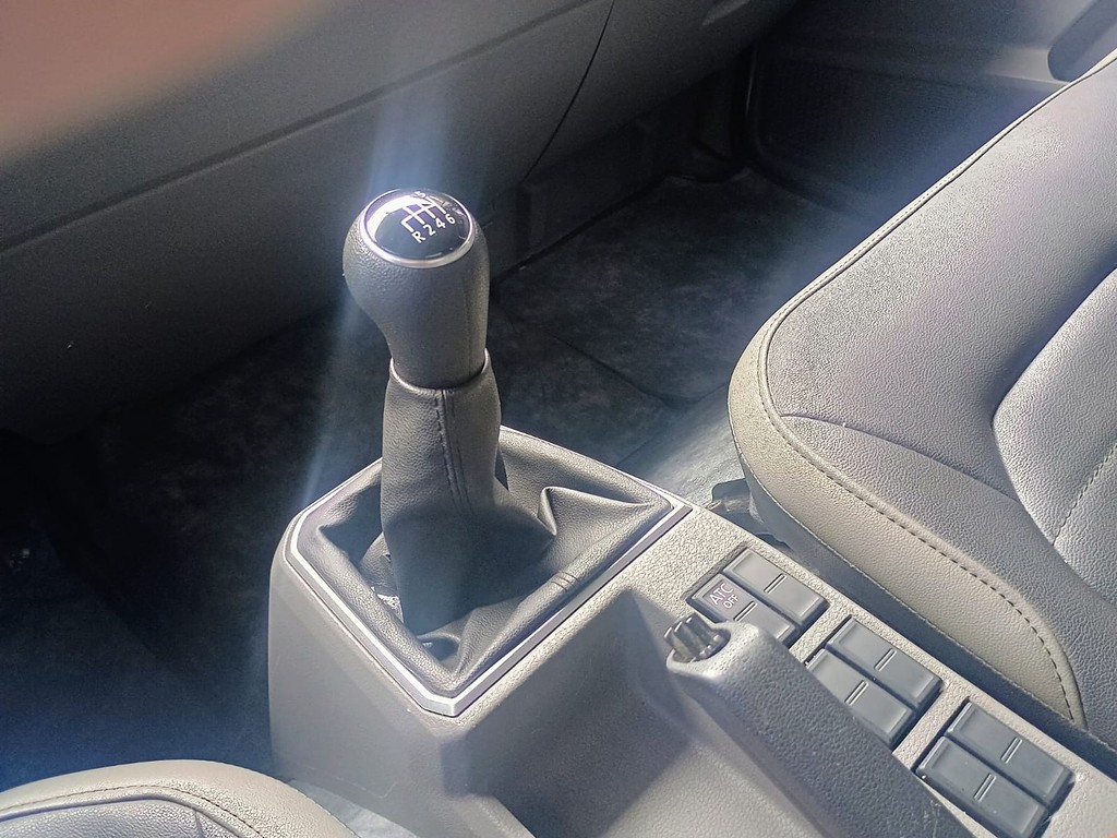Caminhão VOLKSWAGEN DELIVERY EXPRESS Baú Furgão ANO 2023 de 1.000CAR Curitiba no Paraná