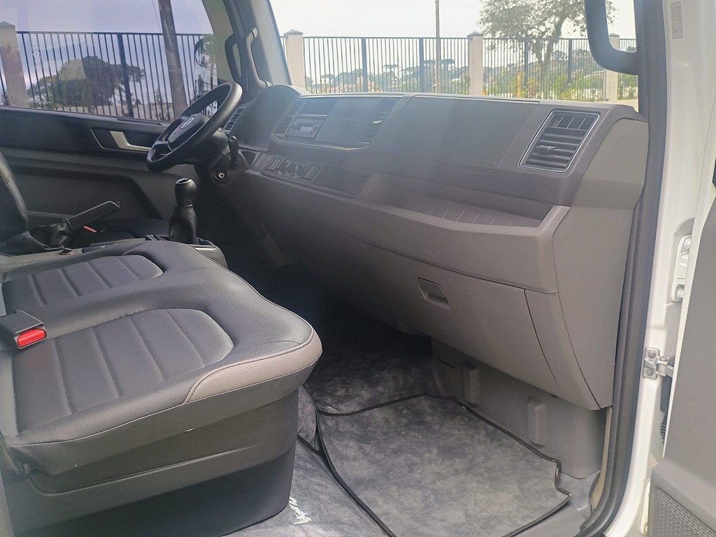 Caminhão VOLKSWAGEN DELIVERY EXPRESS Baú Furgão ANO 2023 de 1.000CAR Curitiba no Paraná
