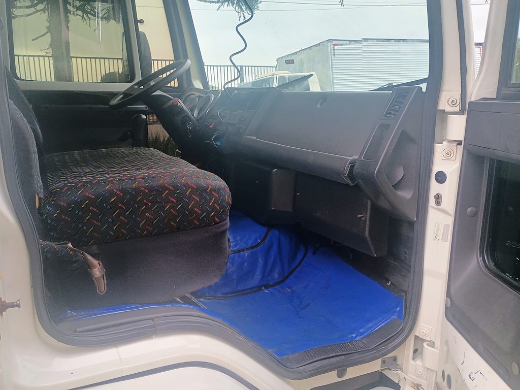 Caminhão FORD CARGO 815 Baú Furgão ANO 2009 de 1.000CAR Curitiba no Paraná