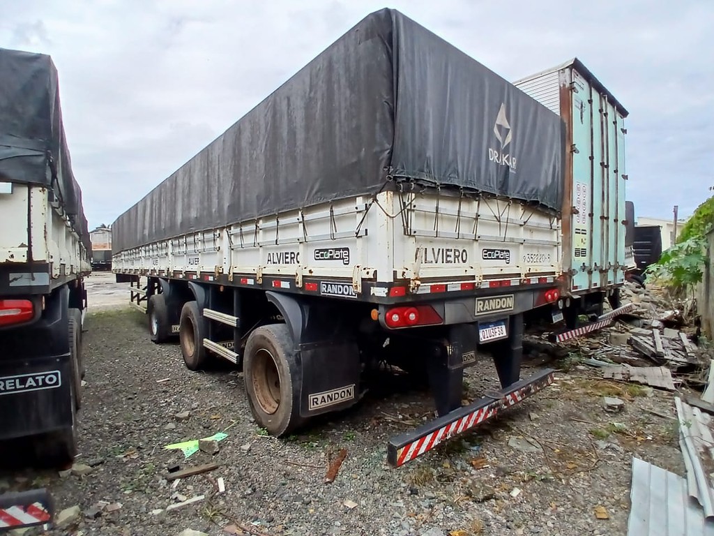Carreta SEMI-REBOQUE GRANELEIRO Randon ANO 2018 1+1+1 Vanderleia de Rodocatarina Implementos LTDA na Santa Catarina