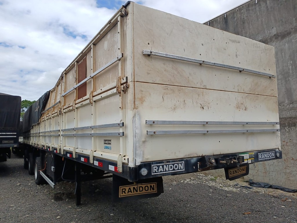Carreta SEMI-REBOQUE GRANELEIRO Randon ANO 2021 1+1+1 Vanderleia de Rodocatarina Implementos LTDA na Santa Catarina