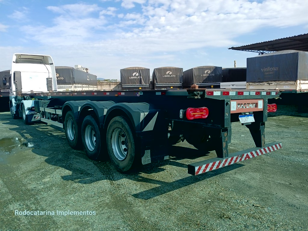 Carreta SEMI-REBOQUE PORTA-CONTAINER Facchini ANO 2022 3 Eixos de Rodocatarina Implementos LTDA na Santa Catarina