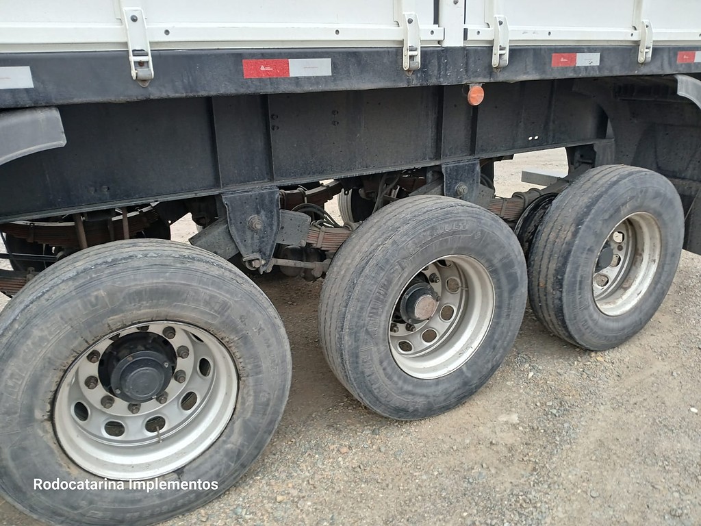 Carreta SEMI-REBOQUE GRANELEIRO Librelato ANO 2022 3 Eixos de Rodocatarina Implementos LTDA na Santa Catarina