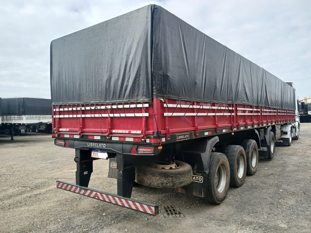 Carreta SEMI-REBOQUE GRANELEIRO Librelato ANO 2023 4 Eixos de Rodocatarina Implementos LTDA na Santa Catarina