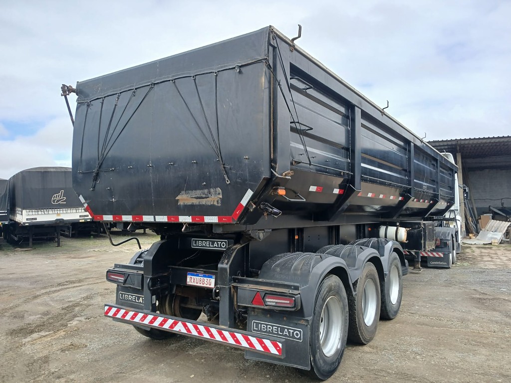 Carreta SEMI-REBOQUE BASCULANTE Librelato ANO 2023 3 Eixos de Rodocatarina Implementos LTDA na Santa Catarina