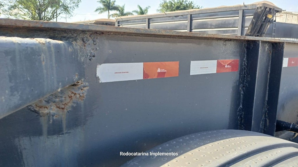 Carreta SEMI-REBOQUE PORTA-CONTAINER Guerra ANO 2012 2 Eixos de Rodocatarina Implementos LTDA na Santa Catarina